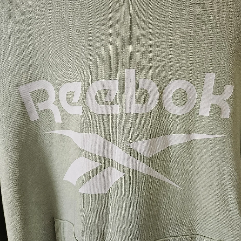Reebok Women's Green light Sage Green Hoodie Casual Sweater Size XL.